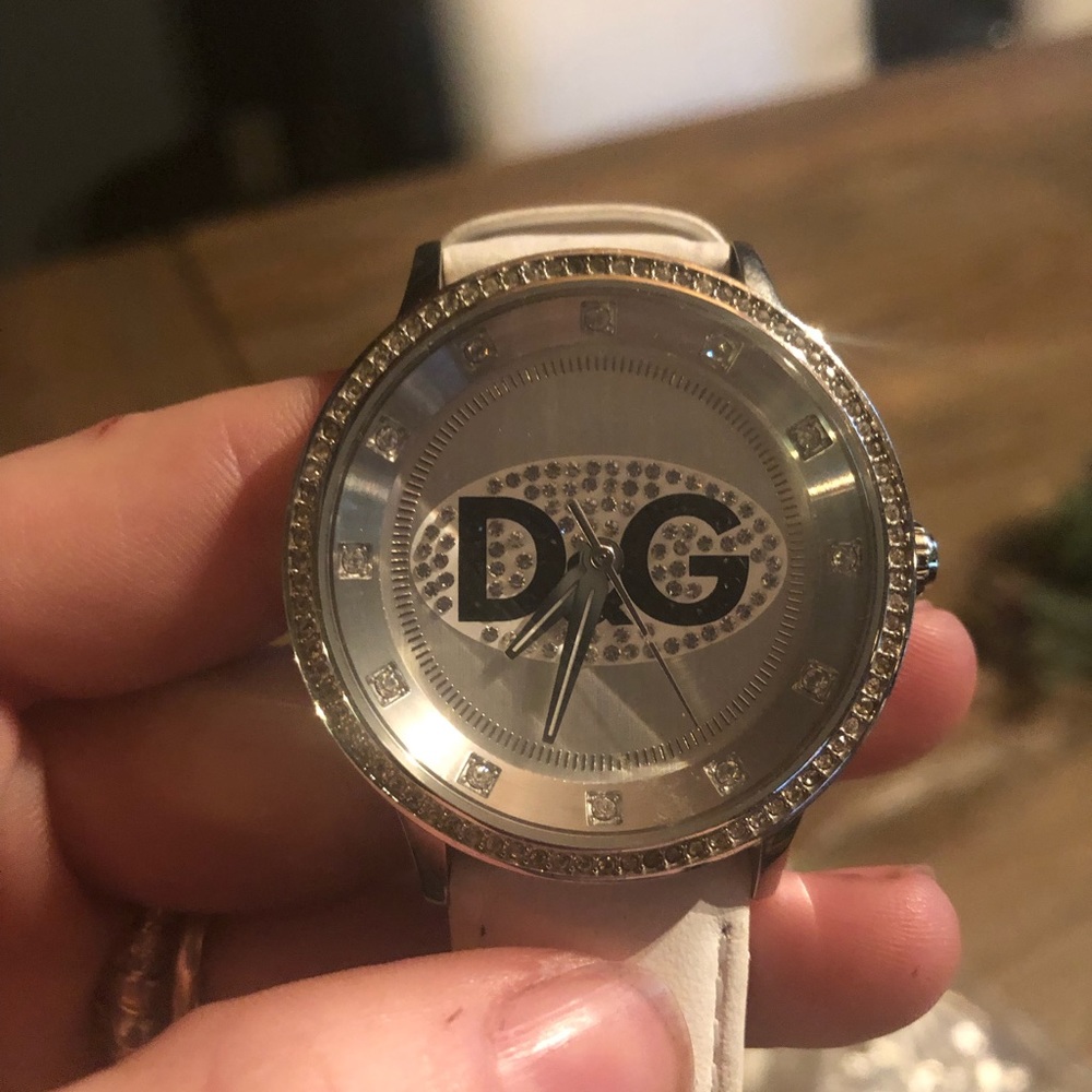 DG leather watch